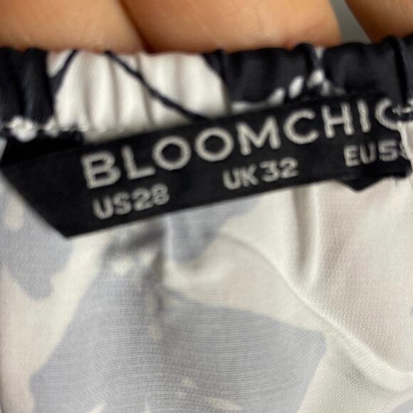 NWT, BloomChic, Size 28, White & Black Floral Smocked Square Neck Maxi Dress - Picture 4 of 6